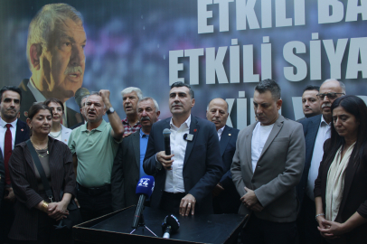 Adanalılar, Zeydan Karalar için Taş Bina önünde buluştu