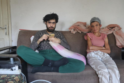 Hatay’da 23 yaşındaki genç 3 yıldır evden çıkmıyor! Anne Semra Özbay: “Oğlum sadece telefon ve bilgisayarla yaşıyor”