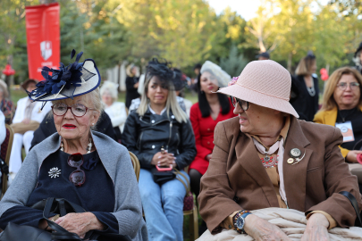 70 yaş üstü kadınlar podyumda Cumhuriyet coşkusunu taçlandırdı