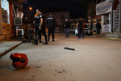 Kozan'da takip ettiği kişiyi dükkânda ayağından vurdu, kask ve silahını düşürüp kaçtı