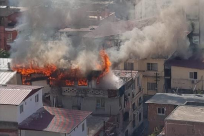 Adana'da 3 katlı ev yanarak kullanılamaz hale geldi