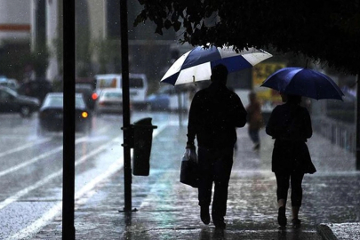  Meteoroloji alarm verdi! Hafta Sonu hangi bölgelerde gök gürültülü sağanak yağış var?