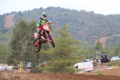 Motokros tutkunları Fethiye’de buluştu