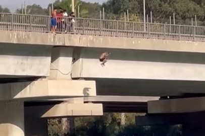 Serinlemek için metrelerce yükseklikten nehre atladılar