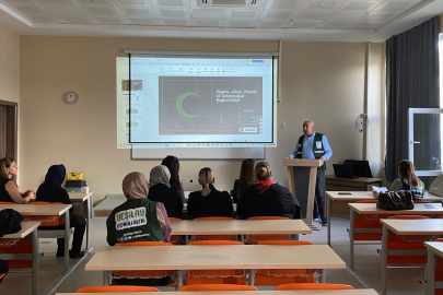 Yeşilay’dan Hatay’daki kadın muhtarlara bağımlılık semineri