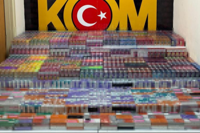Adana’da saman yüklü tırda 2,75 milyon TL’lik kaçak elektronik sigara yakalandı