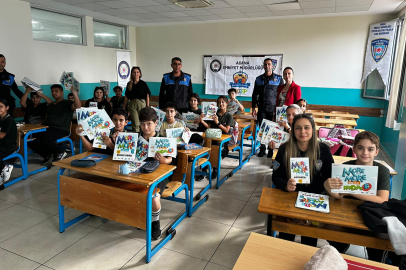 Adana’da polislerden miniklere İngilizce dil eğitimi