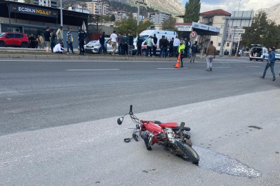 Adana’nın Pozantı ilçesinde motosiklet kazası: Sürücü metrelerce havaya savruldu