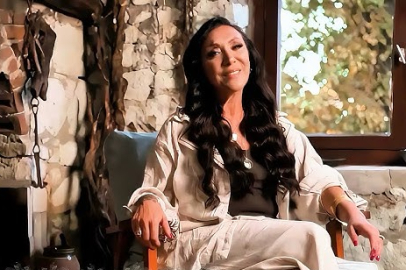 Güllü’nün “Eylül Zamanı” klip çekimlerinin kamera arkası görüntüleri ortaya çıktı