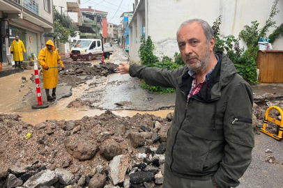 İzmir’de sağanak hayatı felç etti, Bayraklı sokaklarını su bastı