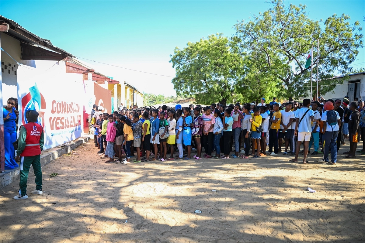 Madagaskar’da 600 öğrenci Türkiye Maarif Vakfı sınavına girdi