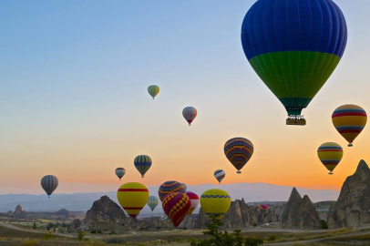 Kapadokya semaları renk cümbüşüne döndü