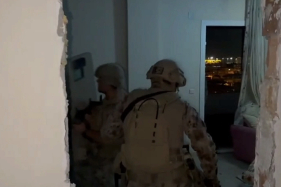 Hatay’da duvarla örülen gizli dolapta 2 aranan şahıs yakalandı