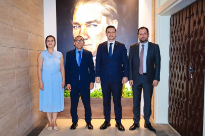 Adana’da hukuki ve mesleki konular masaya yatırıldı