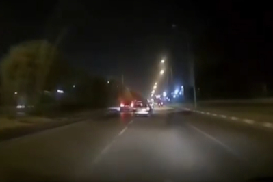 Adana’da makas atan otomobil motosiklete çarptı