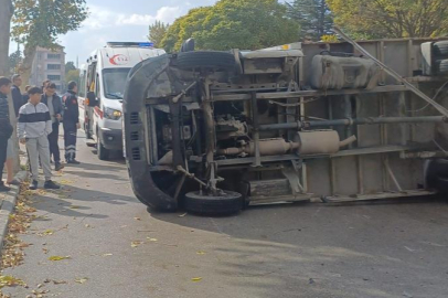 Çorum’da otomobil ile kamyonet çarpıştı: 1’i çocuk 5 yaralı