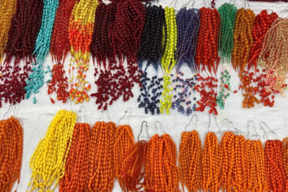 Tespih mezatı her ay binlerce koleksiyoner ve meraklıyı bir araya getiriyor