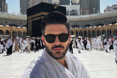 Tolgahan Sayışman umre ziyaretinde uyuyakaldı