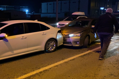 Bursa'da zincirleme kaza : 1'i çocuk 5 yaralı