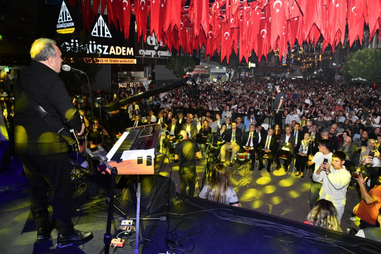 Osmaniye’de Yerfıstığı Festivali coşkusu Ümit Besen memleketinde sahne aldı 2