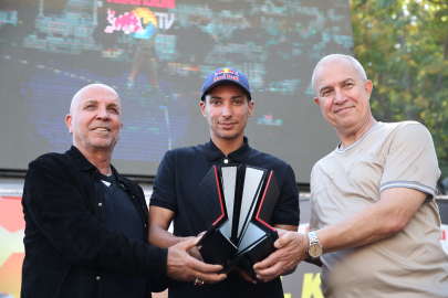 Toprak Razgatlıoğlu, 3. Dünya Şampiyonluğu sonrası Alanya’da coşkuyla karşılandı