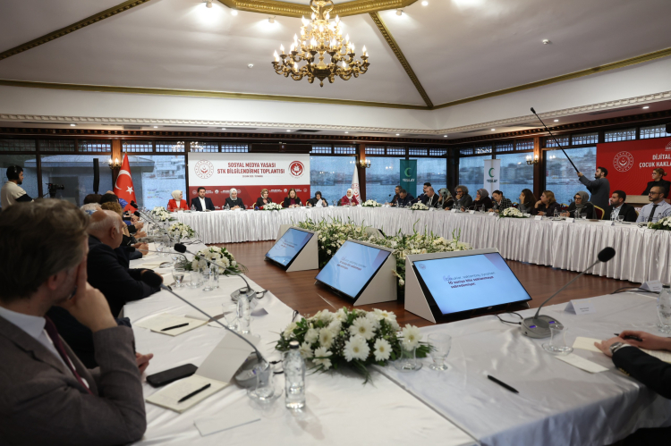 Sosyal Medya Yasası öncesi STK’larla çocukların dijital hakları masaya yatırıldı