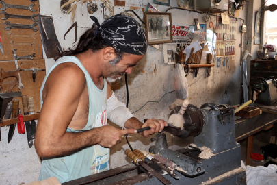 El emeğiyle kömbenin kalbini yaşatıyor