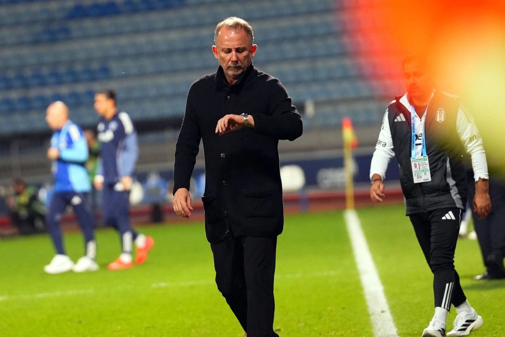 Kasimpasa-Beşiktaş maçının ardından spor yazarlarından sert eleştiriler: “Sergen Yalçın derhal istifa etmeli”