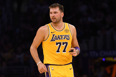 Reaves'ten kariyer gecesi: 51 sayı! Doncic'siz Lakers, Kings'i devirdi: 127-120