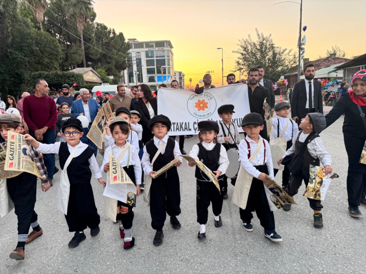 Hatay'da anaokulu öğrencilerinden Cumhuriyet kutlaması: ''Beyler, yarın Cumhuriyet'i ilan ediyoruz''