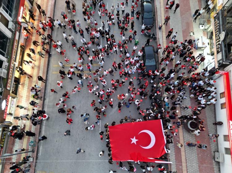 Hatay'da anaokulu öğrencilerinden Cumhuriyet kutlaması: ''Beyler, yarın Cumhuriyet'i ilan ediyoruz''