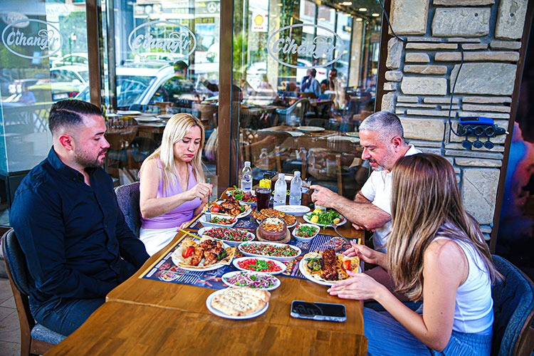 SABAHTAN GECEYE HER TÜR YEMEK MEVCUT