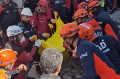 Kocaeli'de çöken binanın enkazından 2 kişinin cansız bedeni çıkarıldı