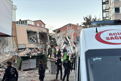 Kocaeli Gebze'de çöken binada arama kurtarma çalışmaları sürüyor