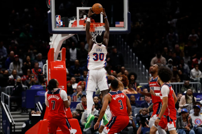 Sixers uzatmada kazandı: Adem Bona 5 blokla dönüşe damga vurdu