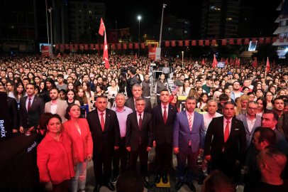 Adana’da 29 Ekim coşkusu sokaklara taştı