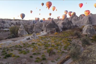 Kapadokya'da vadiler altın renge büründü