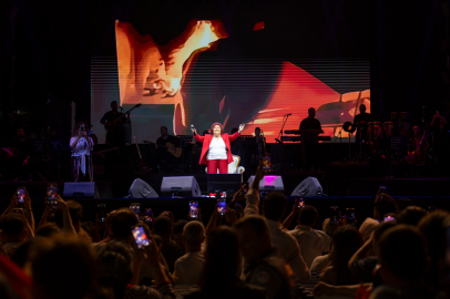 Mersin'de Selda Bağcan'la Cumhuriyet coşkusu