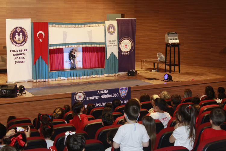 Polis Eşleri Derneği Adana Şube Başkanı Sanem Arıkan