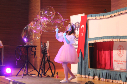 Polis Eşleri Derneği’nden çocuklara Cumhuriyet coşkusu