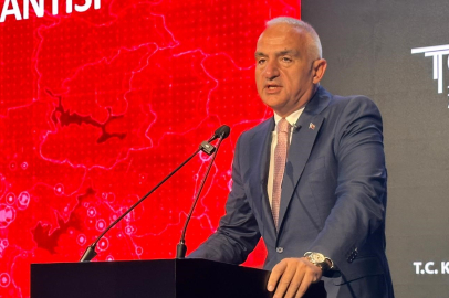 Bakan Ersoy: Türkiye turizmde ilk 9 ayda 50 milyar dolar gelirle rekor kırdı