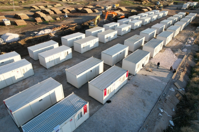 Depremin yaralarını sarmaya çalışan Sındırgı’ya konteyner kent kuruluyor