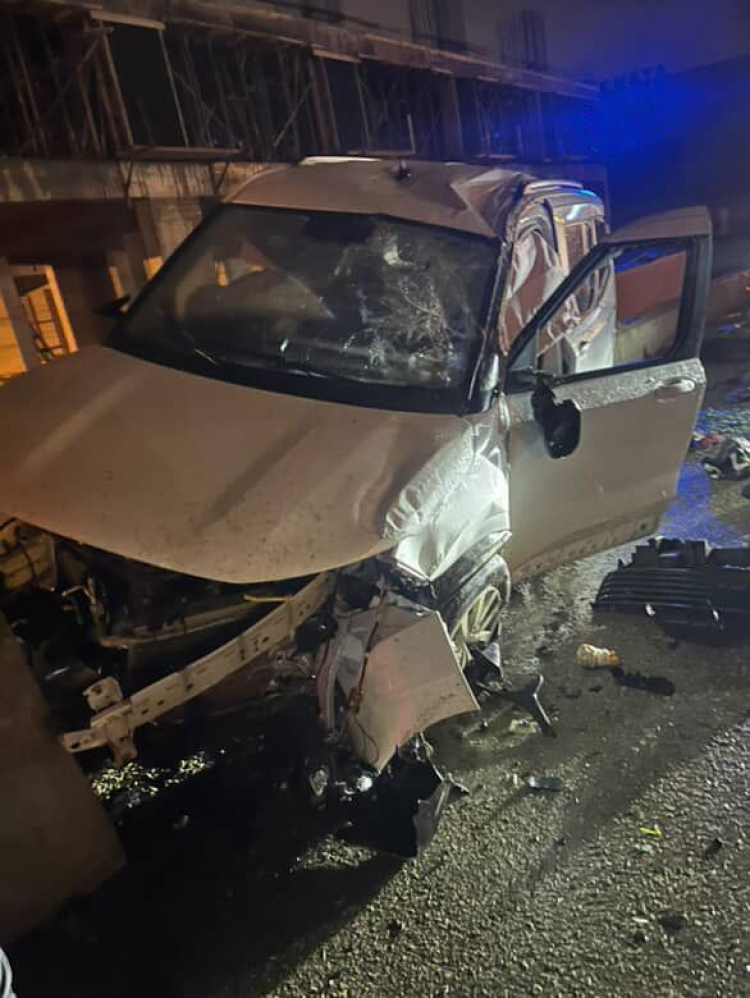 Hatay’da hafif ticari araç takla atarak yol kenarına uçtu 1 yaralı 2