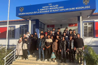 Hatay’da polisin 'kimse var mı' diye sorduğu kamyonun gizli bölmesinde 31 kaçak göçmen çıktı