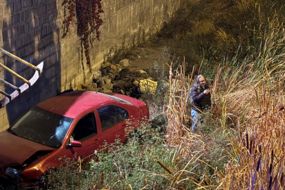 Kayseri’de otomobil 5 metrelik kanala uçtu