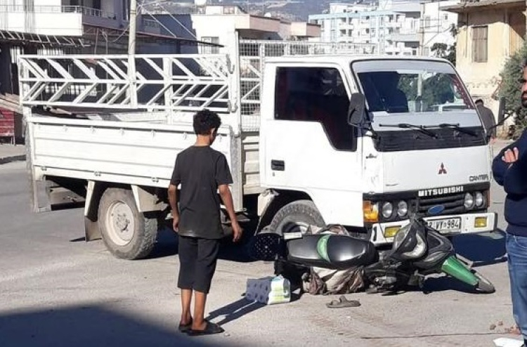 Mersin Erdemli’de kamyonet ile motosiklet çarpıştı Sürücü ağır yaralı 2