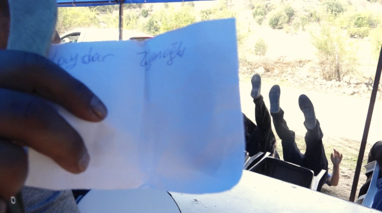 Osmaniye’de düğünde ilginç anlar Davulcuya para verirken domino taşı gibi düştüler 2