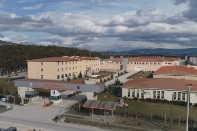  Bolu’da açık görüşte dehşet:4 yaşındaki kızını duvara fırlattı!