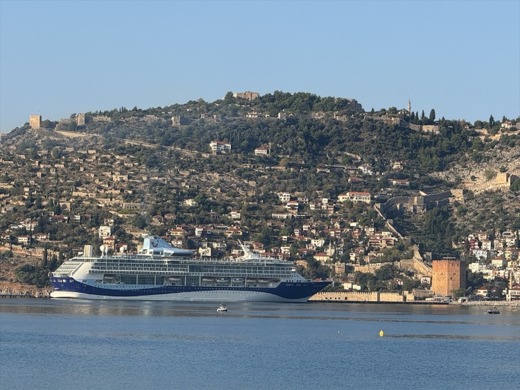 Turistler Kale, Damlataş ve çarşıyı gezdi
