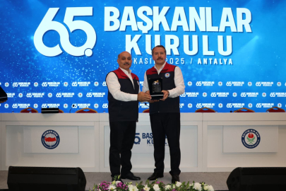 Eğitim-Bir-Sen Adana Şubesi Antalya’dan plaketle döndü